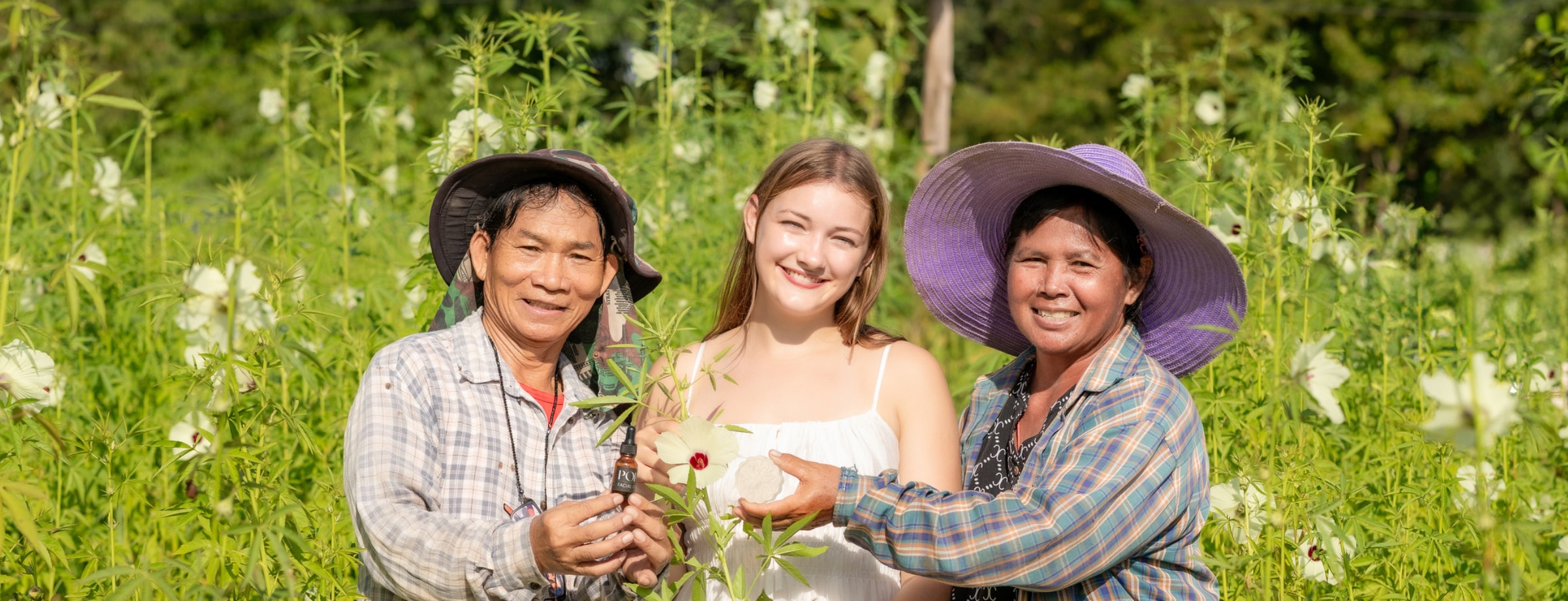 Hi Bee Kiss community with Thai farmers